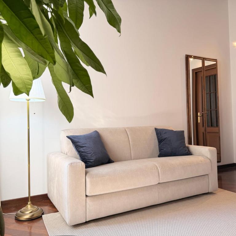 Luxury Gem in Como Center - Walk to Lake & Trains - Two-Bedroom Apartment - 13