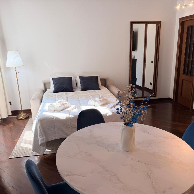 Luxury Gem in Como Center - Walk to Lake & Trains - Two-Bedroom Apartment - 15
