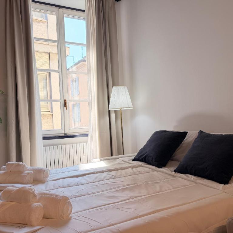 Luxury Gem in Como Center - Walk to Lake & Trains - Two-Bedroom Apartment - 17