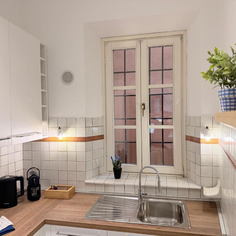 Luxury Gem in Como Center - Walk to Lake & Trains - Two-Bedroom Apartment - 19