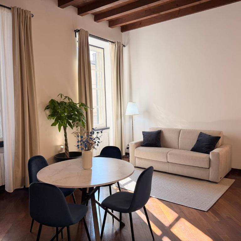 Luxury Gem in Como Center - Walk to Lake & Trains - Two-Bedroom Apartment - 21