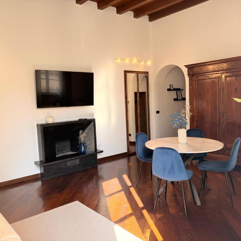 Luxury Gem in Como Center - Walk to Lake & Trains - Two-Bedroom Apartment - 22