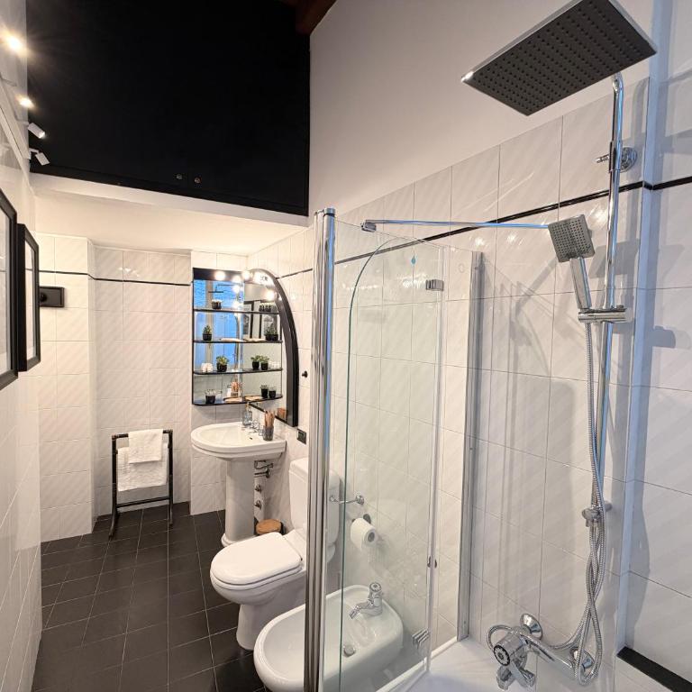 Luxury Gem in Como Center - Walk to Lake & Trains - Two-Bedroom Apartment - 30