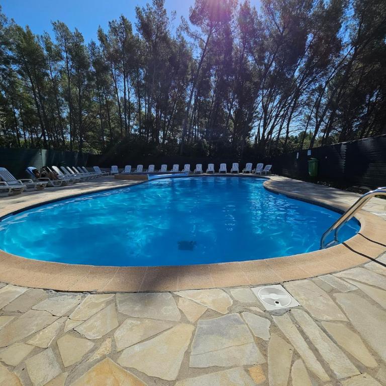 Studio avec piscine et place de parking prive - Studio - 26