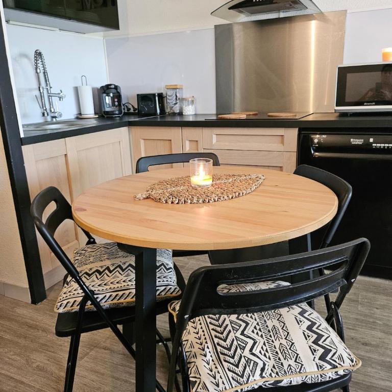 Studio avec piscine et place de parking prive - Studio - 24