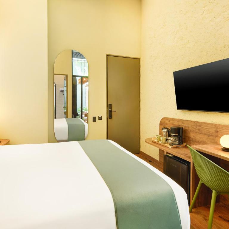 Urbit Garden Hotel - King Room with Spa Bath - 3