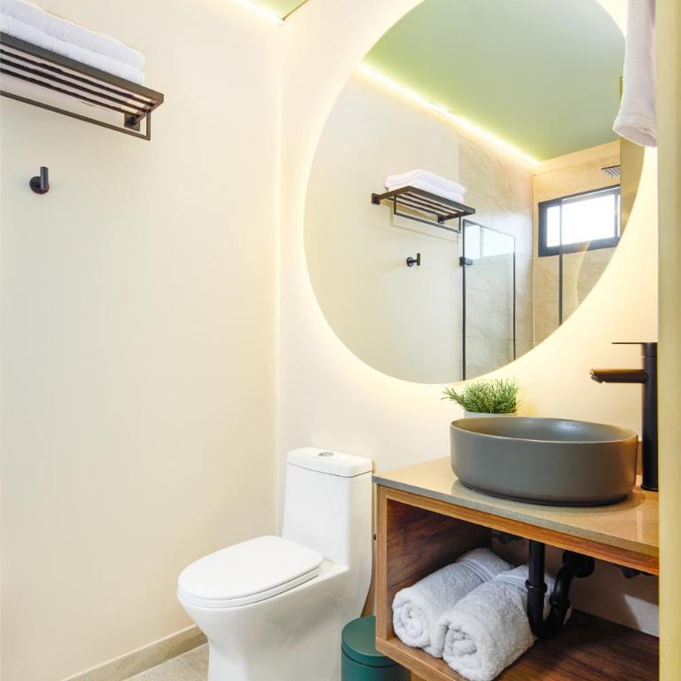 Urbit Garden Hotel - Deluxe Queen Room - 6