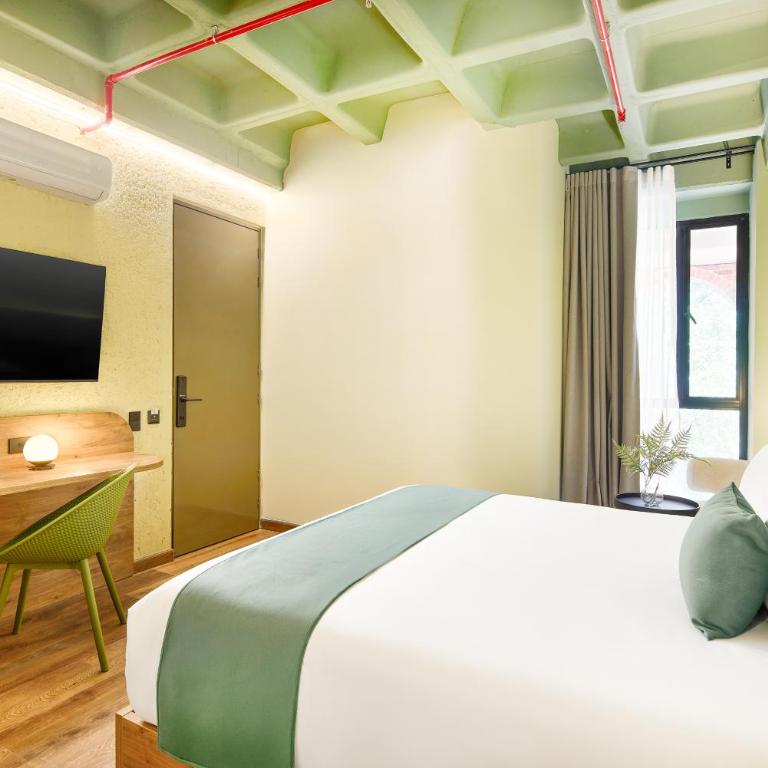 Urbit Garden Hotel - Deluxe Queen Room - 4