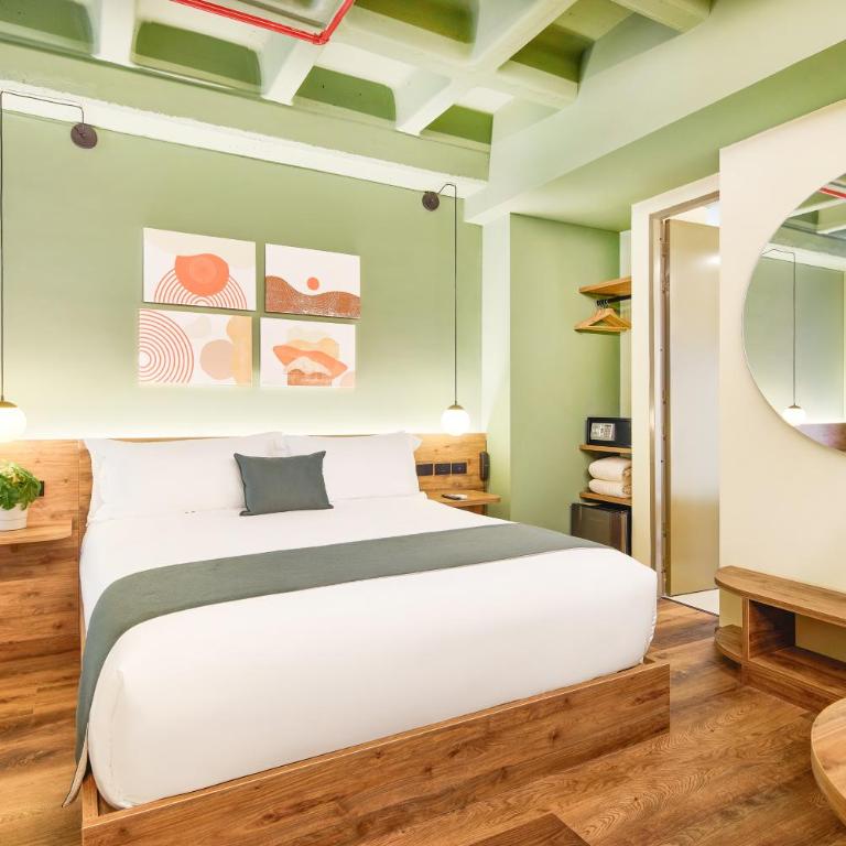 Urbit Garden Hotel - Deluxe Queen Room - 1