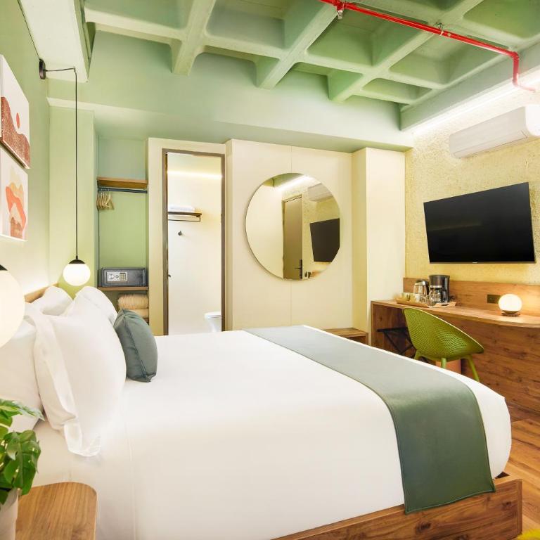 Urbit Garden Hotel - Deluxe Queen Room - 3