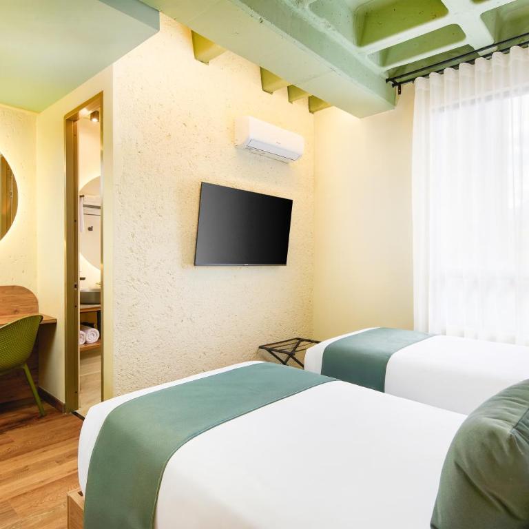 Urbit Garden Hotel - Twin Room - 3