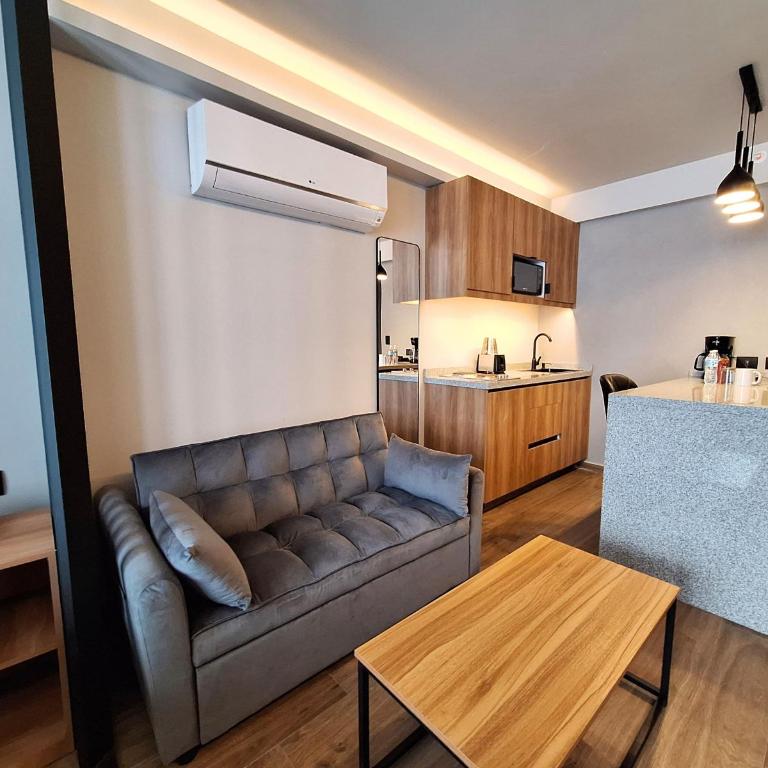 Hotel Block Suites - Deluxe Suite - 4
