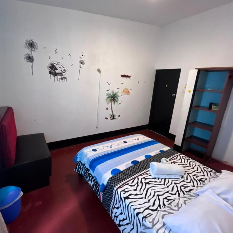 Wayra Hostel Huanchaco - Double Room with Shared Bathroom - 11