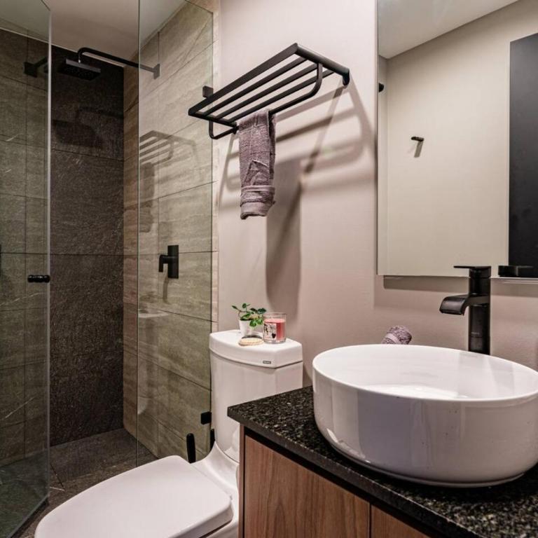 3 Units, 5BR with Gym and Rooftop - Appartement - 68