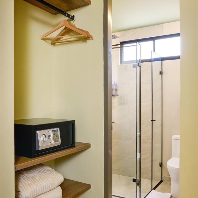 Urbit Garden Hotel - Standard King Room - 1