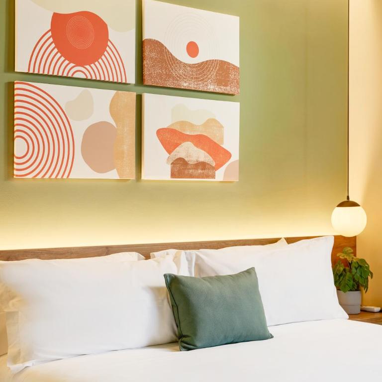 Urbit Garden Hotel - Standard King Room - 2