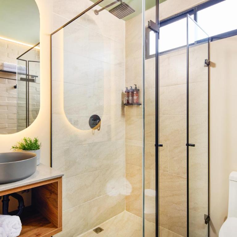 Urbit Garden Hotel - Standard King Room - 3