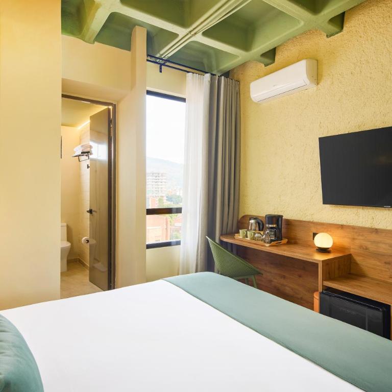 Urbit Garden Hotel - Standard King Room - 4