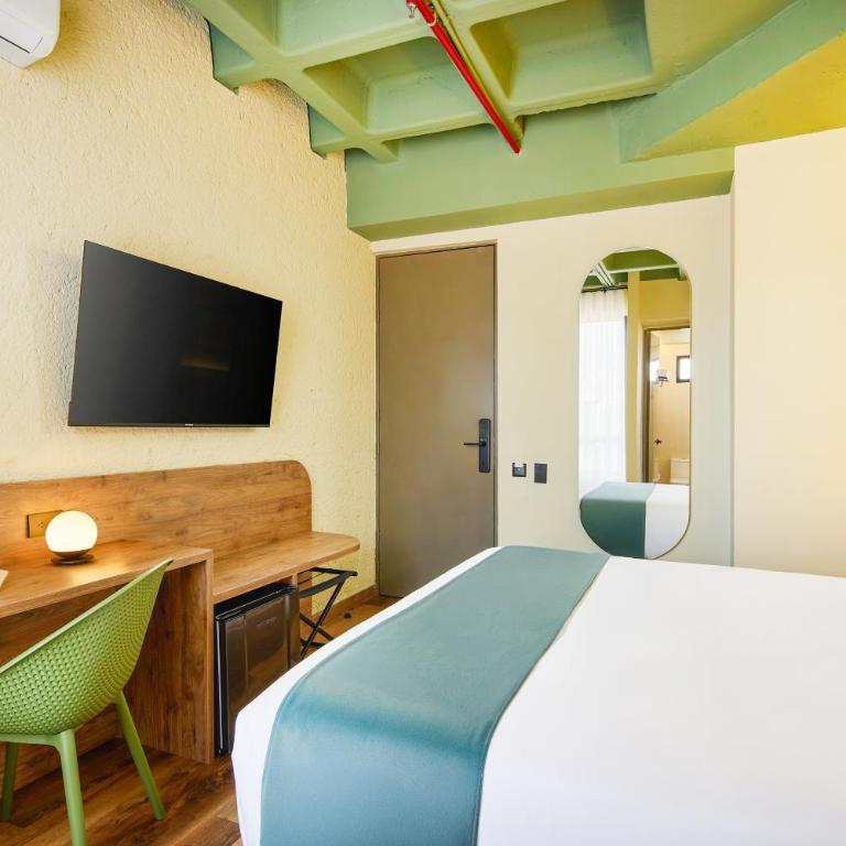 Urbit Garden Hotel - Standard King Room - 7