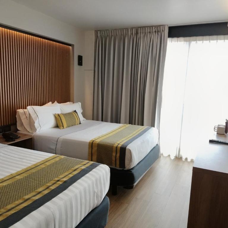 Hotel Block Suites - Twin Room with Balcony - 3