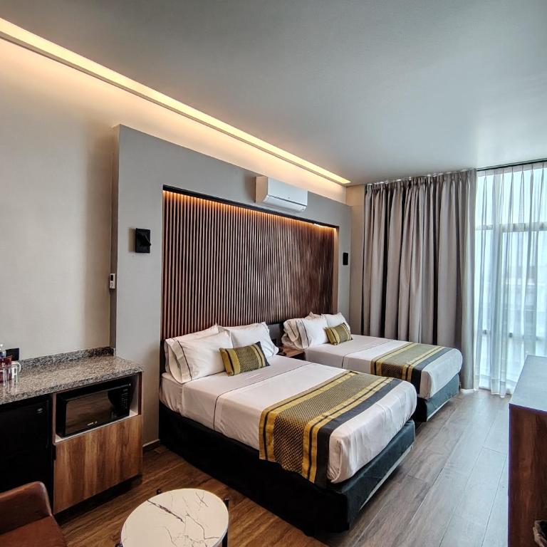 Hotel Block Suites - Suite with Balcony - 3