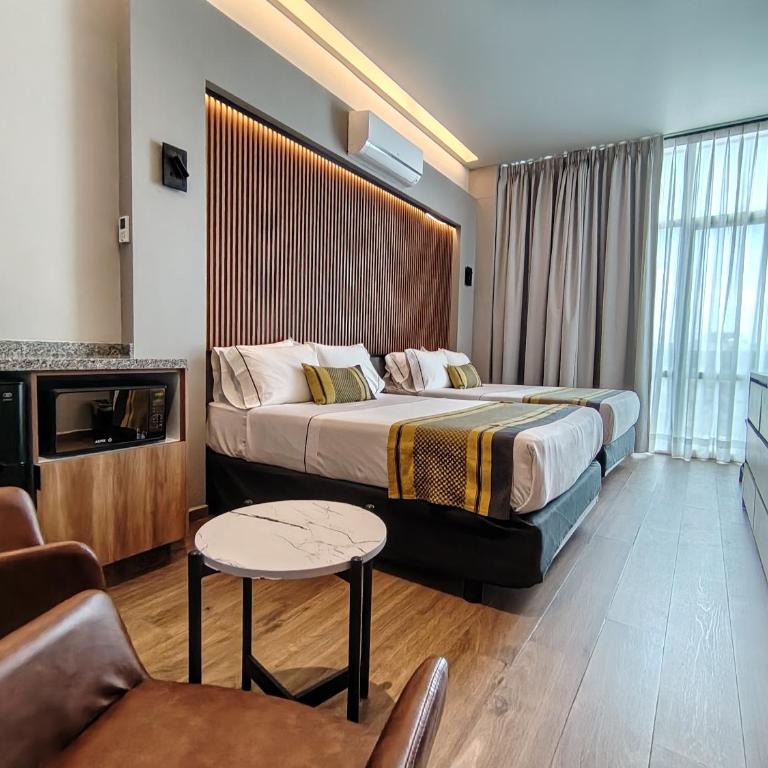 Hotel Block Suites - Suite with Balcony - 4
