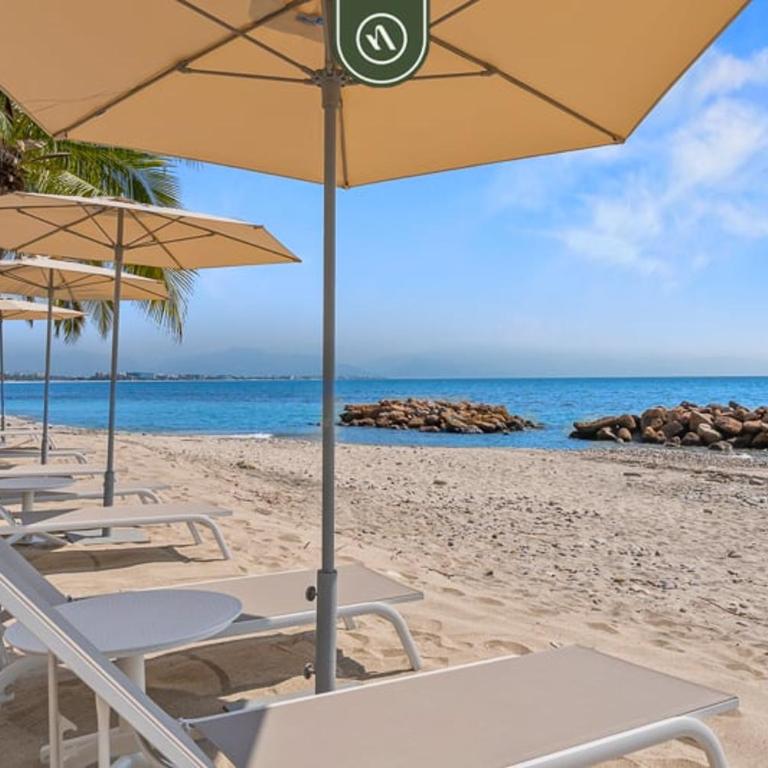 1BR Bucerías condo with pool, gym, balcony, WiFi, and beach views - Maison de Vacances - 40