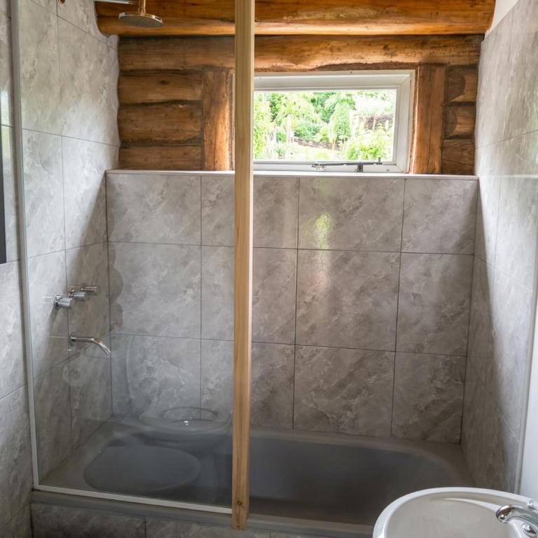 Cabañas de campo con pileta, cancha y quincho - Bungalow de un dormitorio - 4
