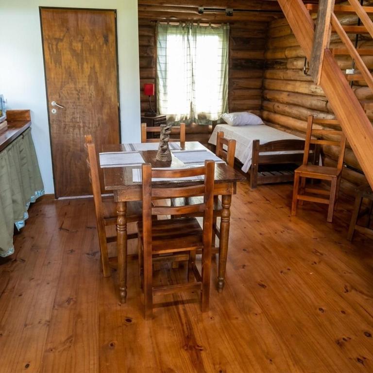 Cabañas de campo con pileta, cancha y quincho - Bungalow de 2 dormitorios - 4