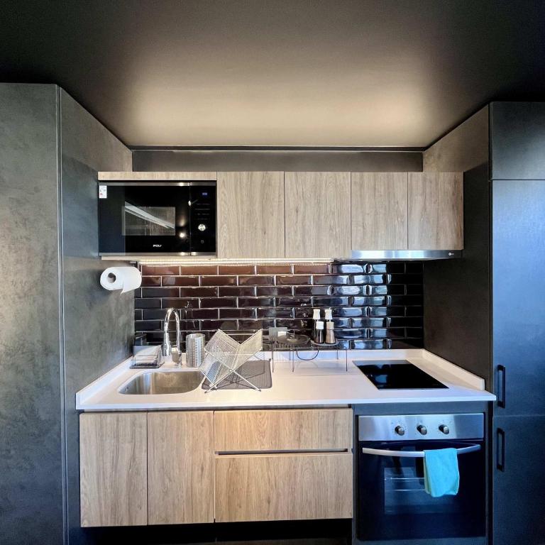 Modern Studio - City Views Fast Wifi & Parking - Apartment - 18