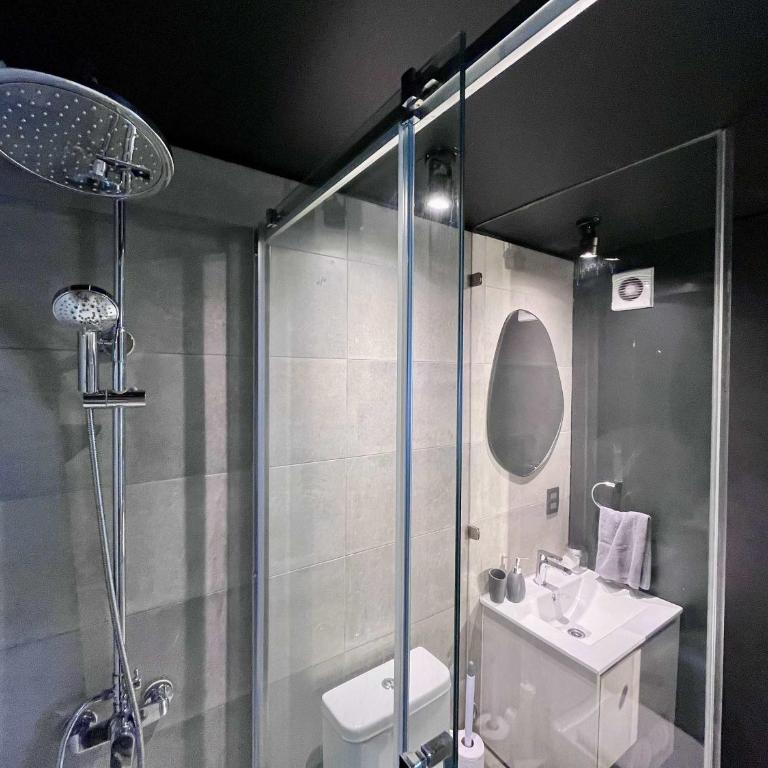 Modern Studio - City Views Fast Wifi & Parking - Apartment - 25