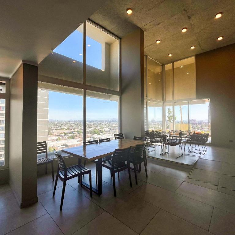 Modern Studio - City Views Fast Wifi & Parking - Apartment - 37