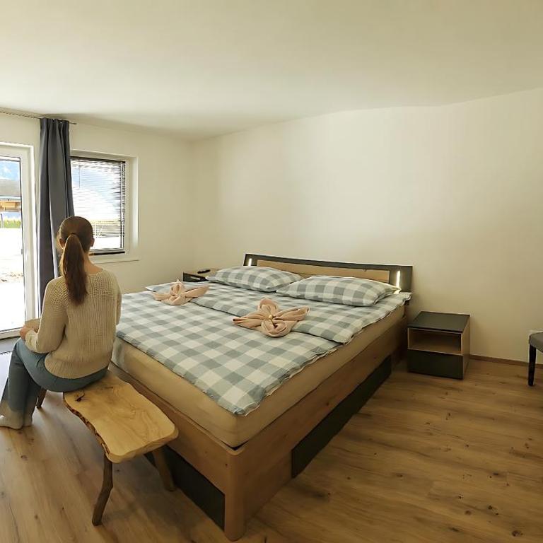 Konis Ferienwohnung - barrierearm - Deluxe-Apartment mit 2 Schlafzimmern und Gartenblick - 4