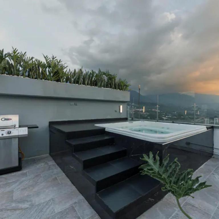 Apartamento con terraza y jacuzzi, espectacular vista de Medellín, Poblado - Apartamento - 2
