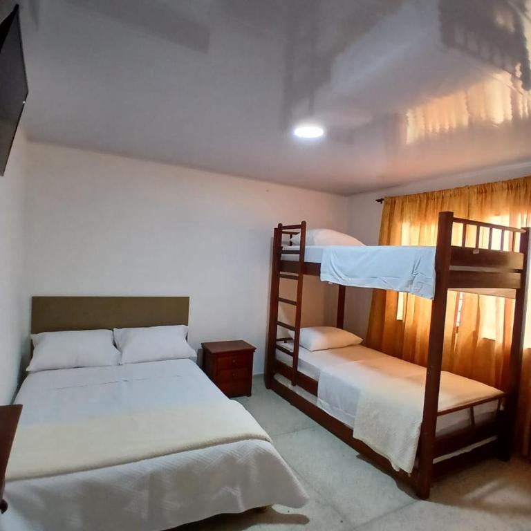 Casa Hotel VINN - Habitación Familiar - 4