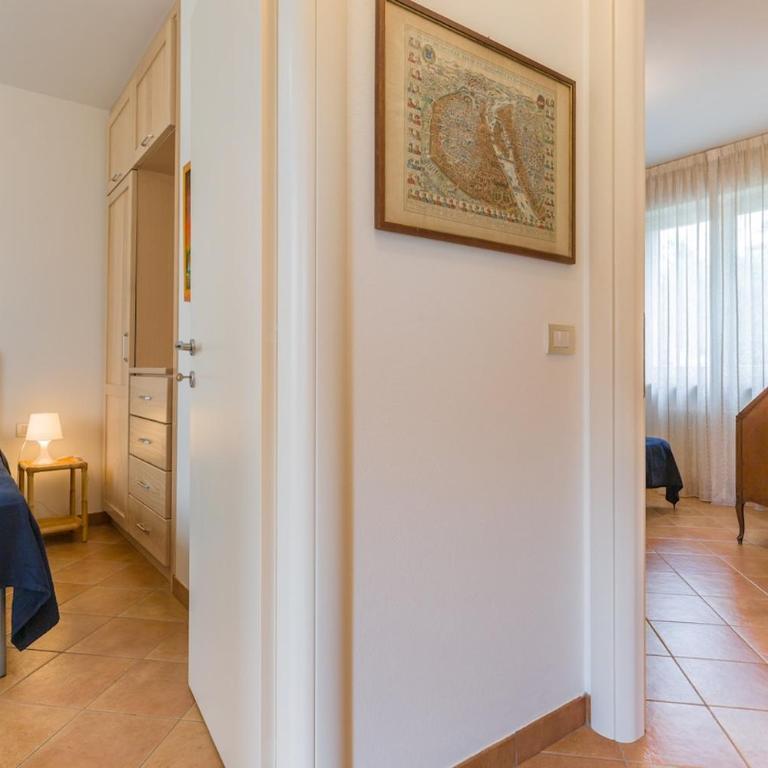 Two family villa - large garden, lake view, shared pool - Casa con 4 camere da letto - 7