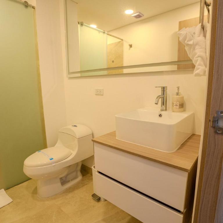 Mar de Luna en Apartamento en Cartagena Beach Resort cerca a la playa con piscina y jacuzzi - One-Bedroom Loft Apartment with One Queen Bed - 30