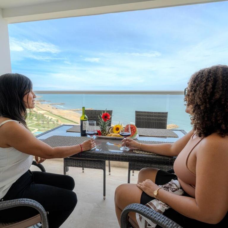 Mar de Luna en Apartamento en Cartagena Beach Resort cerca a la playa con piscina y jacuzzi - One-Bedroom Loft Apartment with One Queen Bed - 32