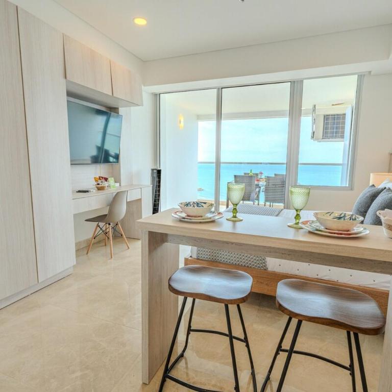 Mar de Luna en Apartamento en Cartagena Beach Resort cerca a la playa con piscina y jacuzzi - One-Bedroom Loft Apartment with One Queen Bed - 47