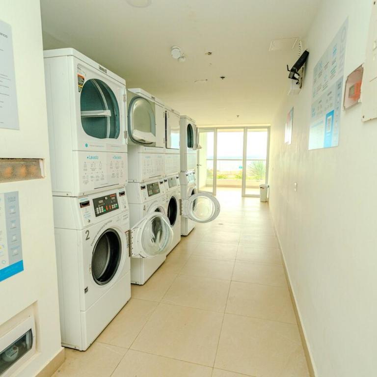 Mar de Luna en Apartamento en Cartagena Beach Resort cerca a la playa con piscina y jacuzzi - One-Bedroom Loft Apartment with One Queen Bed - 52