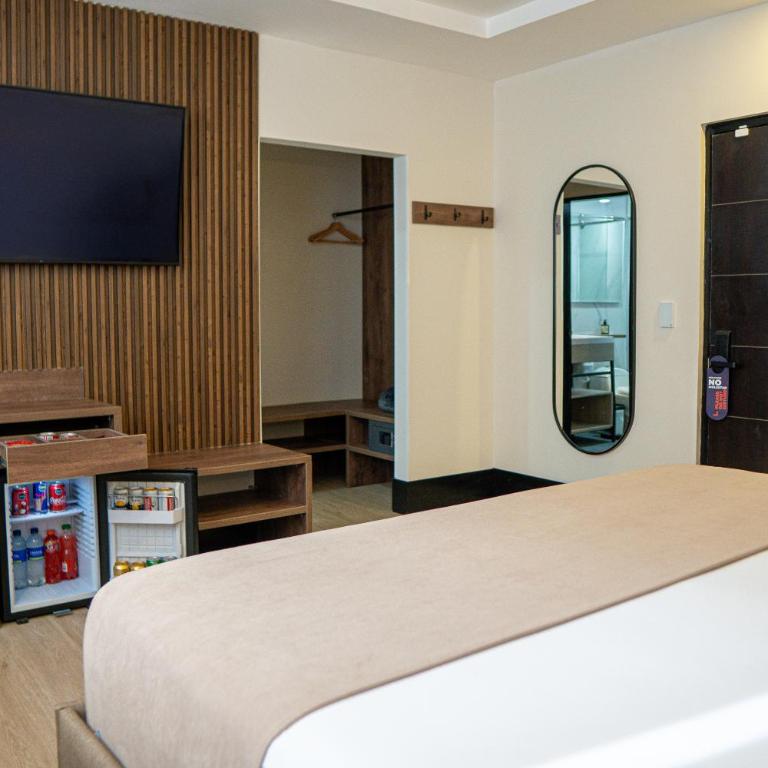 Hotel Continental ByHours - Deluxe Room - 16