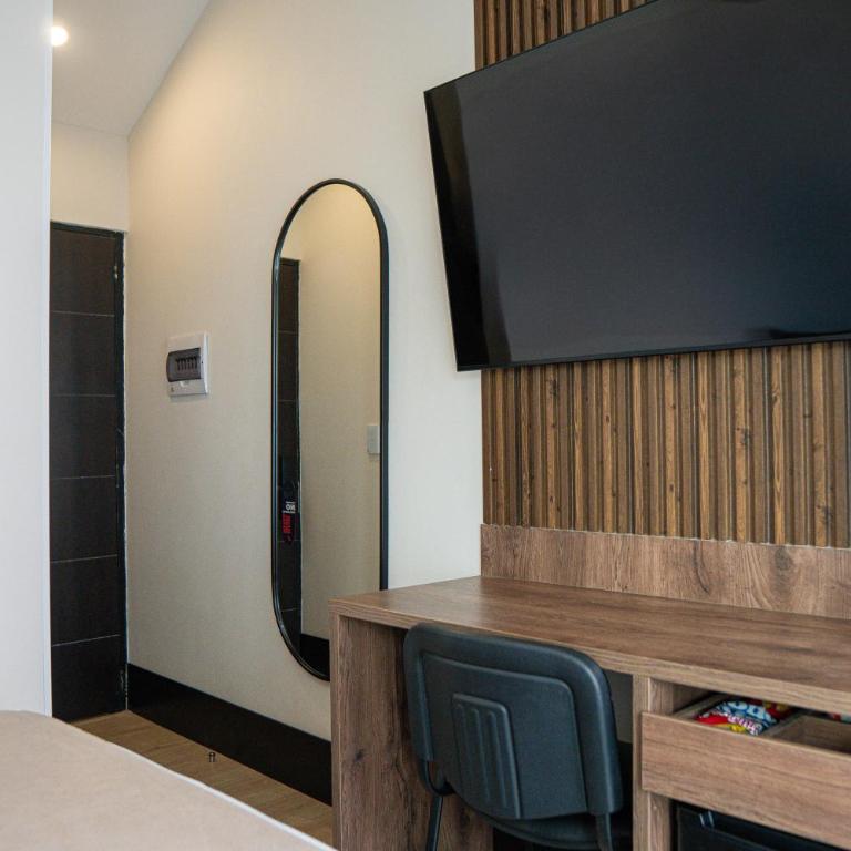 Hotel Continental ByHours - Deluxe Room - 20