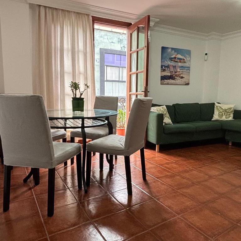 Kiki - Three-Bedroom Apartment - 1