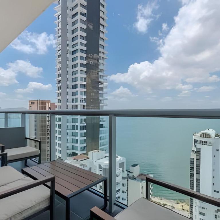 Exclusivo apartamento con vista a la bahía piso 22 - Three-Bedroom Premium Apartment with Balcony - 2