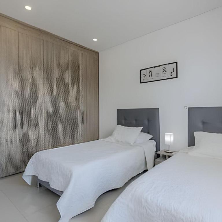 Exclusivo apartamento con vista a la bahía piso 22 - Three-Bedroom Premium Apartment with Balcony - 20