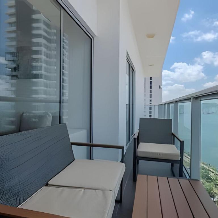 Exclusivo apartamento con vista a la bahía piso 22 - Three-Bedroom Premium Apartment with Balcony - 34