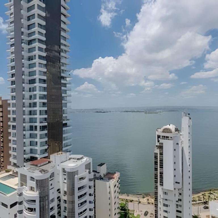 Exclusivo apartamento con vista a la bahía piso 22 - Three-Bedroom Premium Apartment with Balcony - 39