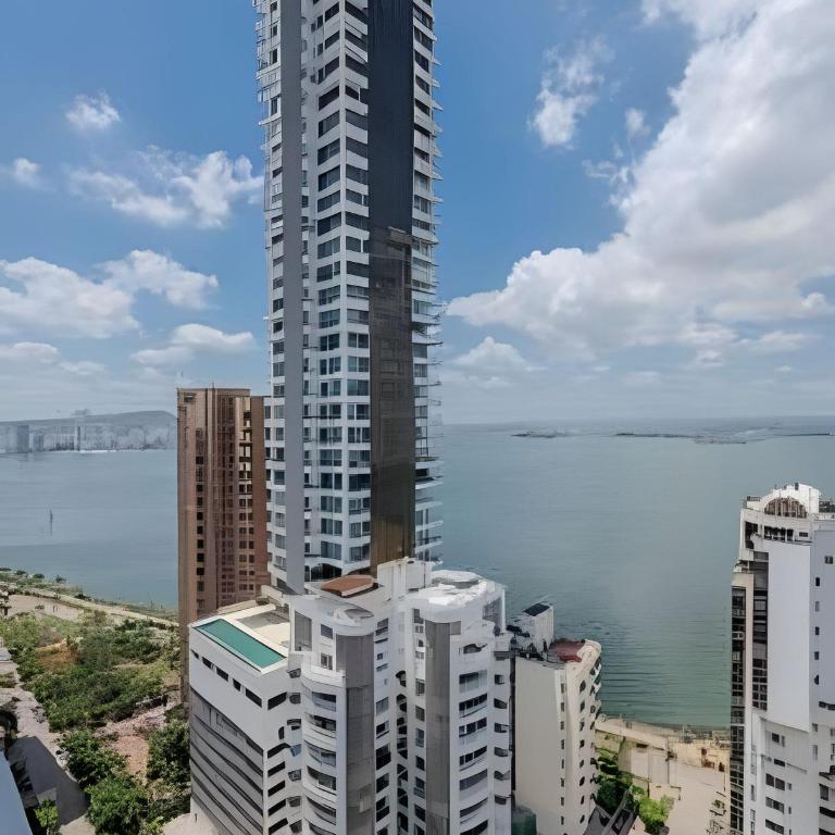 Exclusivo apartamento con vista a la bahía piso 22 - Three-Bedroom Premium Apartment with Balcony - 38