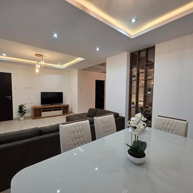 Rest comfortably and enjoy a unique experience - Three-Bedroom Apartment - 1