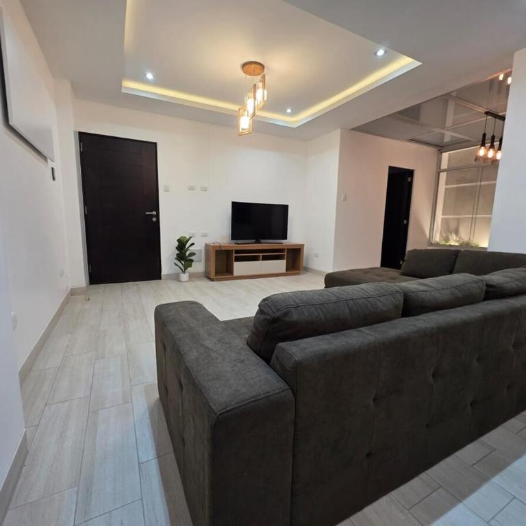 Rest comfortably and enjoy a unique experience - Three-Bedroom Apartment - 14
